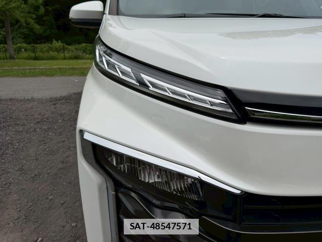 Toyota VOXY 2023-08 7805997-11