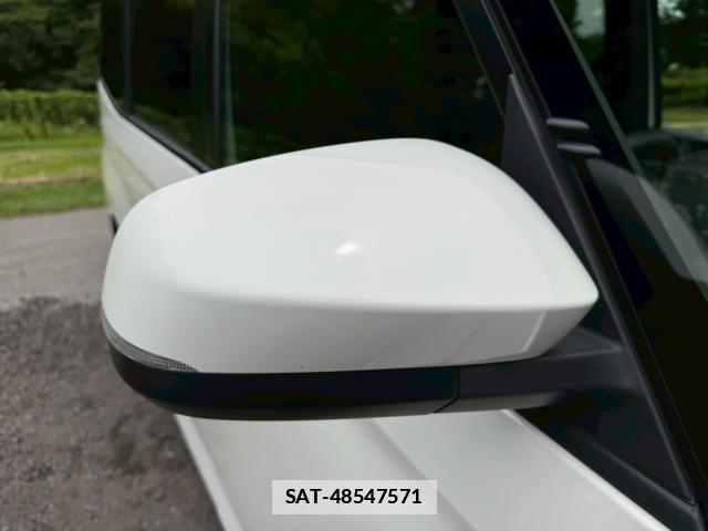 Toyota VOXY 2023-08 7805997-17