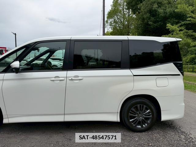 Toyota VOXY 2023-08 7805997-2