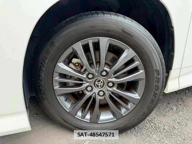 Toyota VOXY 2023-08 7805997-9