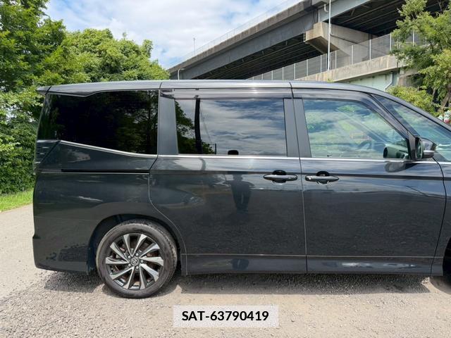 Toyota VOXY 2023-08 7805998-14