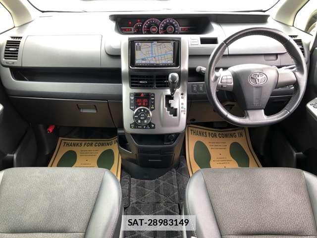 Toyota VOXY 2013-03 7806568-1