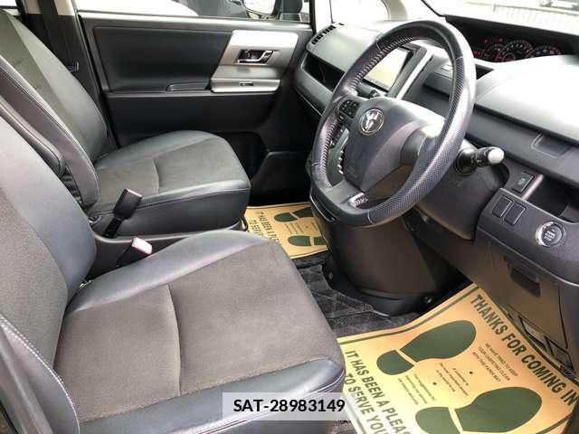Toyota VOXY 2013-03 7806568-13