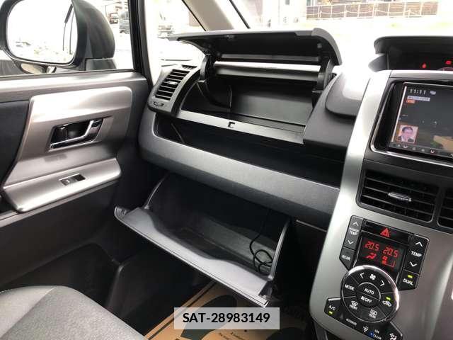 Toyota VOXY 2013-03 7806568-15