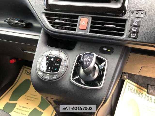 Toyota VOXY 2016-07 7806570-12