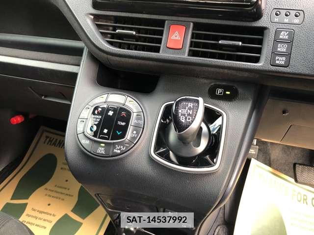 Toyota VOXY 2015-06 7806575-12