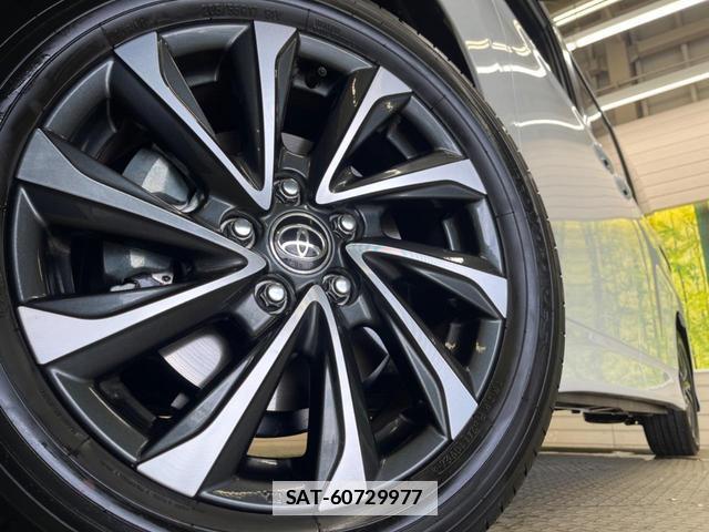 Toyota VOXY 2026-03 7806662-12