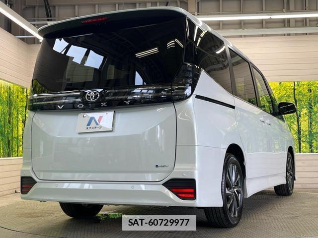 Toyota VOXY 2026-03 7806662-16