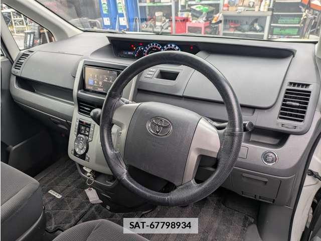 Toyota VOXY 2009-08 7807147-11
