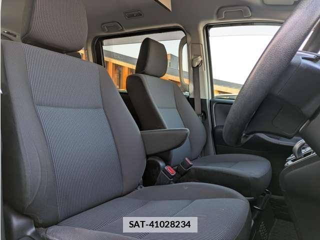 Toyota VOXY 2015-06 7807165-11