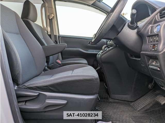 Toyota VOXY 2015-06 7807165-12
