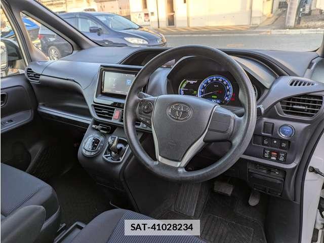 Toyota VOXY 2015-06 7807165-13