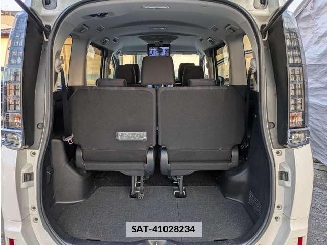 Toyota VOXY 2015-06 7807165-17