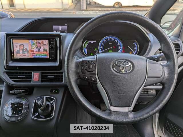 Toyota VOXY 2015-06 7807165-19