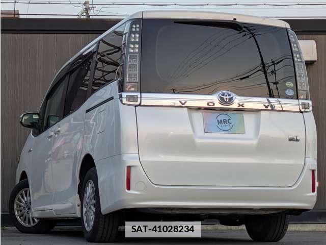 Toyota VOXY 2015-06 7807165-4