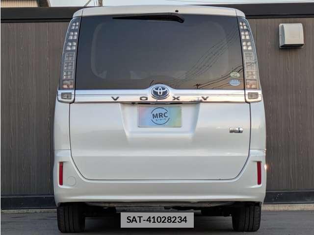 Toyota VOXY 2015-06 7807165-6