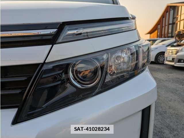 Toyota VOXY 2015-06 7807165-8