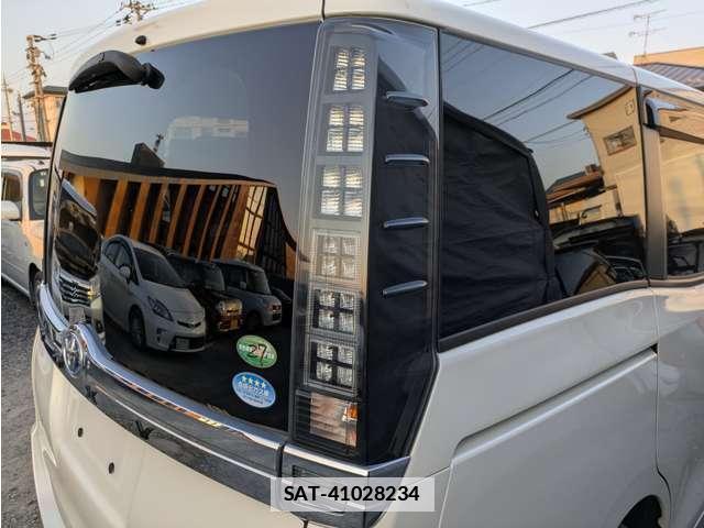 Toyota VOXY 2015-06 7807165-9