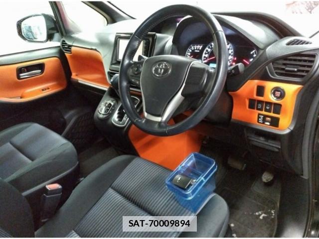 Toyota VOXY 2015-04 7807188-2