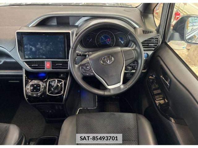 Toyota VOXY 2021-12 7807593-2