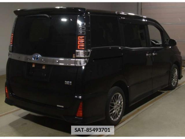 Toyota VOXY 2021-12 7807593-4