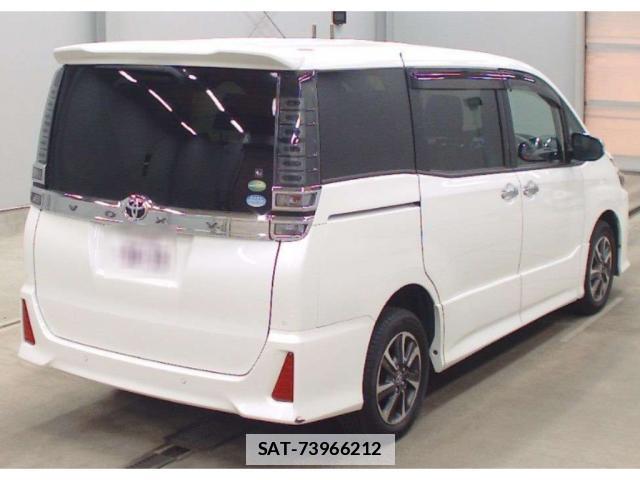 Toyota VOXY 2020-03 7807676-1