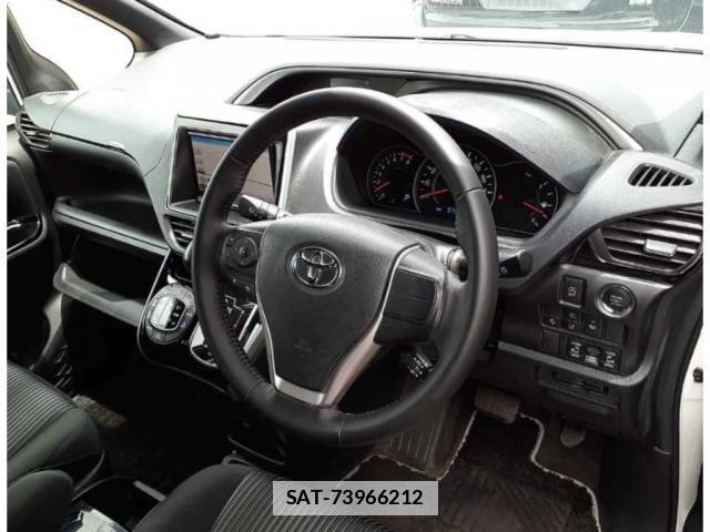Toyota VOXY 2020-03 7807676-2