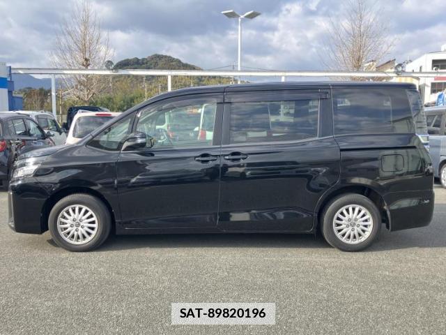 Toyota VOXY 2017-07 7807967-1