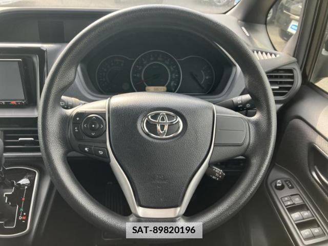Toyota VOXY 2017-07 7807967-13