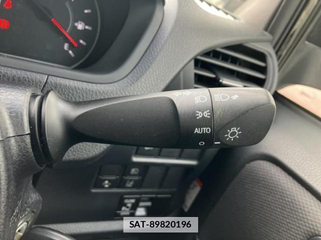 Toyota VOXY 2017-07 7807967-14
