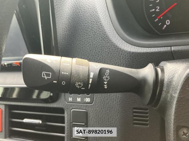 Toyota VOXY 2017-07 7807967-15