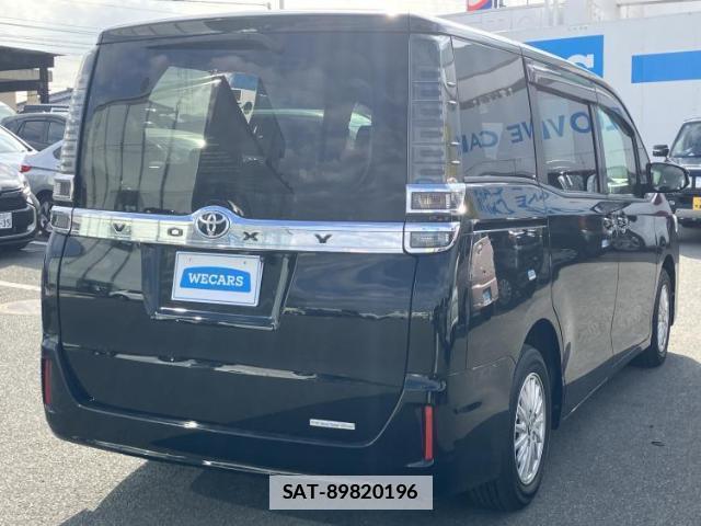 Toyota VOXY 2017-07 7807967-2