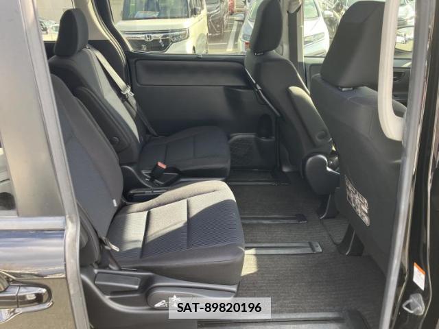 Toyota VOXY 2017-07 7807967-4