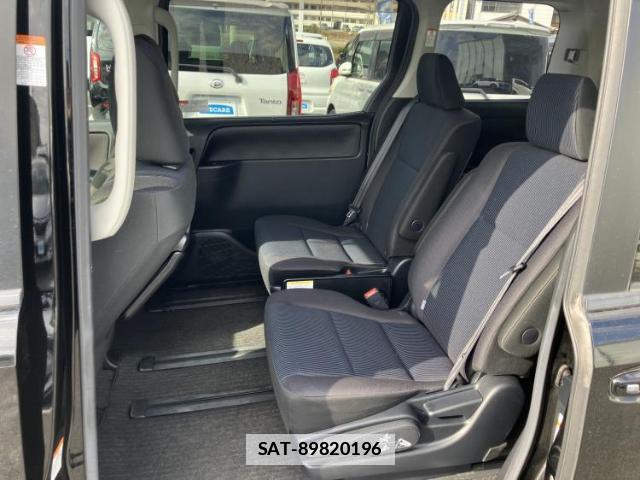 Toyota VOXY 2017-07 7807967-6