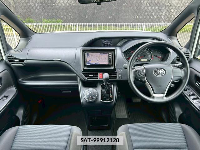 Toyota VOXY 2020-04 7808312-1