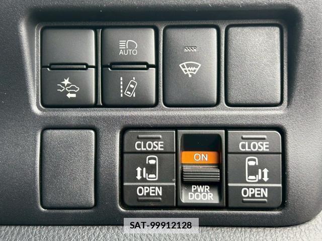 Toyota VOXY 2020-04 7808312-11