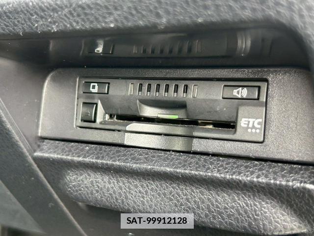 Toyota VOXY 2020-04 7808312-13