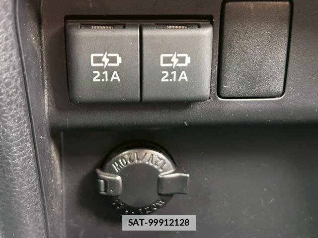 Toyota VOXY 2020-04 7808312-14
