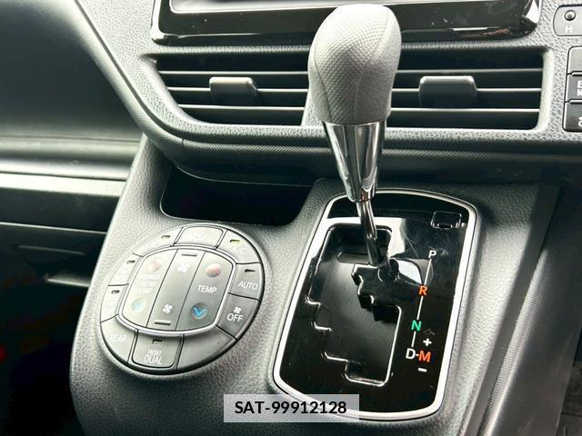 Toyota VOXY 2020-04 7808312-15