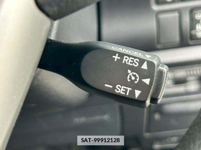 Toyota VOXY 2020-04 7808312-17