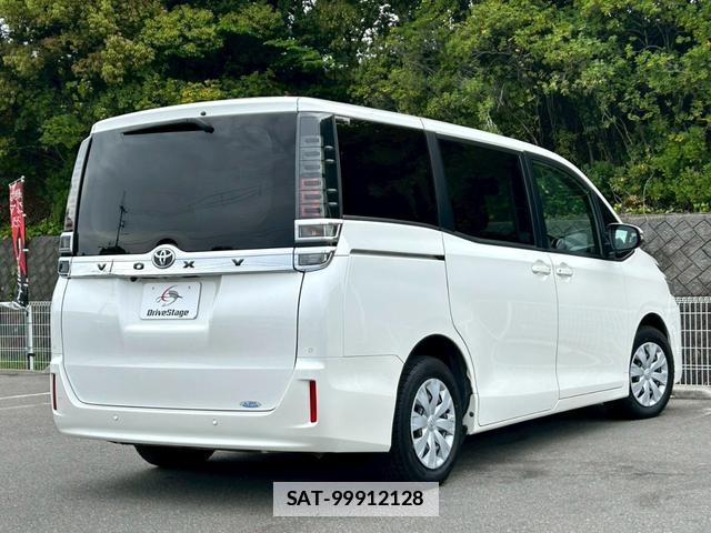 Toyota VOXY 2020-04 7808312-3