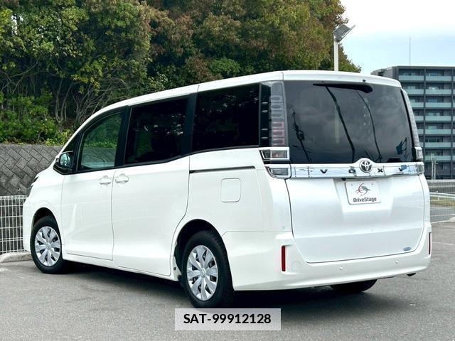 Toyota VOXY 2020-04 7808312-4