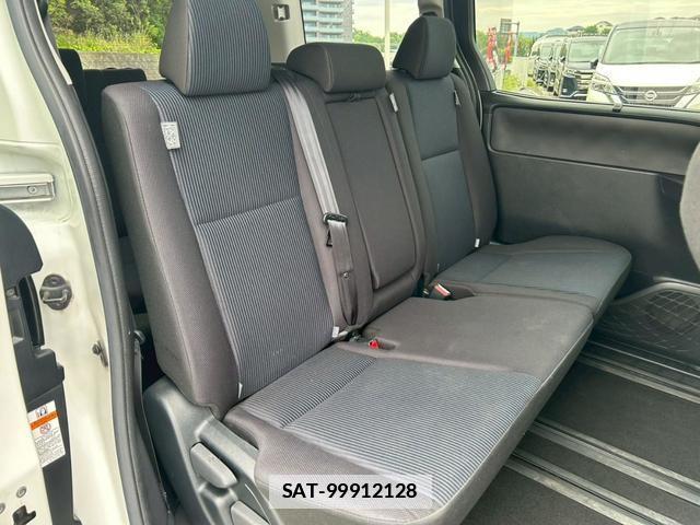 Toyota VOXY 2020-04 7808312-6