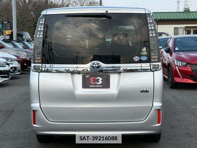 Toyota VOXY 2016-07 7808795-10