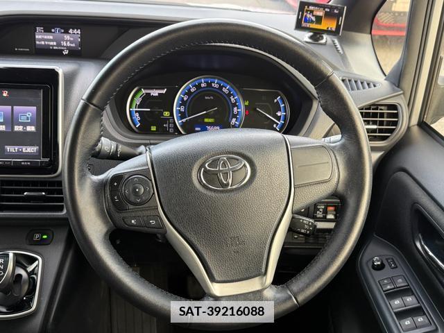 Toyota VOXY 2016-07 7808795-19