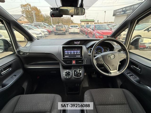 Toyota VOXY 2016-07 7808795-3