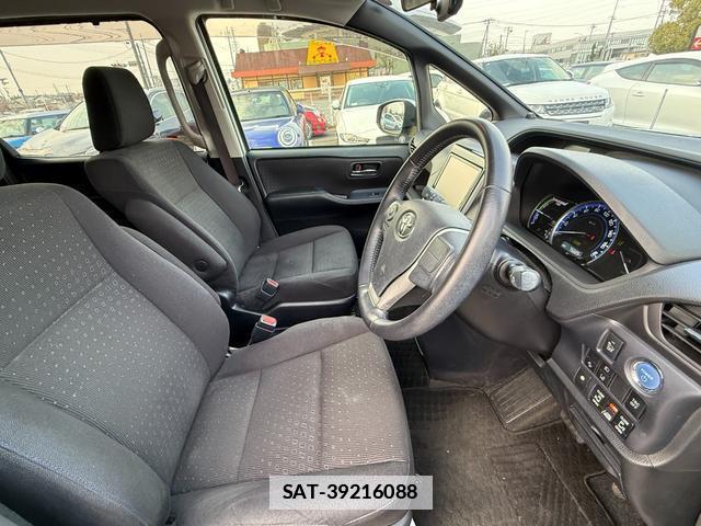 Toyota VOXY 2016-07 7808795-4