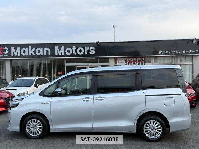 Toyota VOXY 2016-07 7808795-8