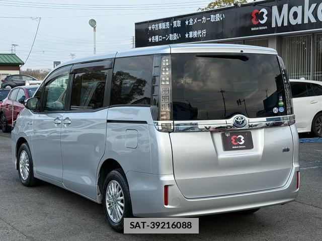 Toyota VOXY 2016-07 7808795-9