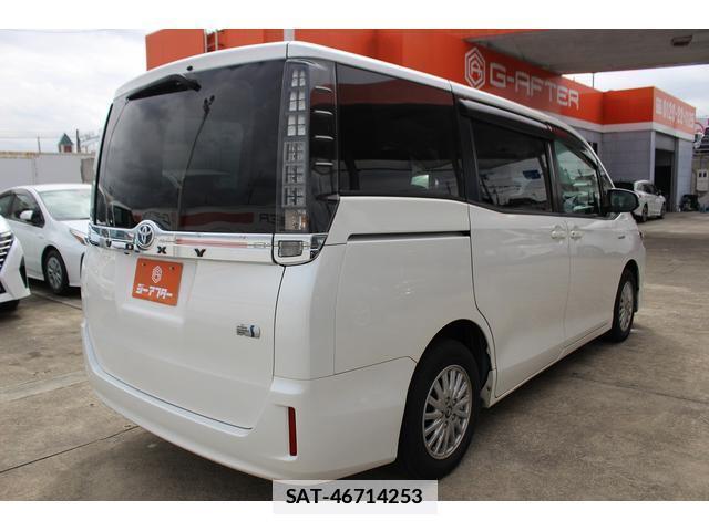 Toyota VOXY 2014-03 7809433-13